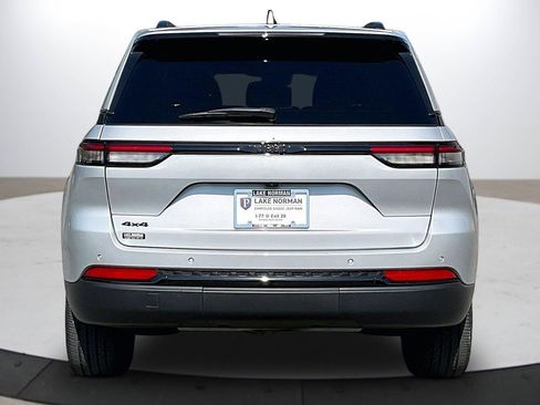 Certified 2023 Jeep Grand Cherokee Altitude AWD/4WD image 8