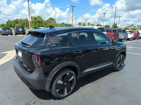 Certified 2025 Nissan Kicks SR FWD image 6