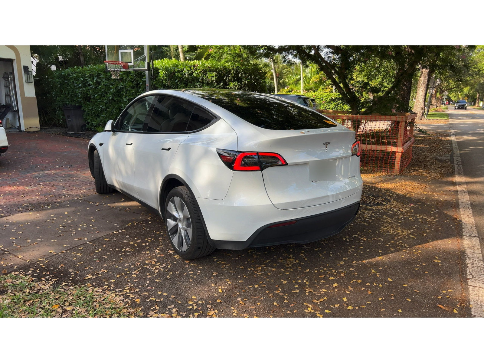 Used 2023 Tesla Model Y Long Range AWD/4WD image 3