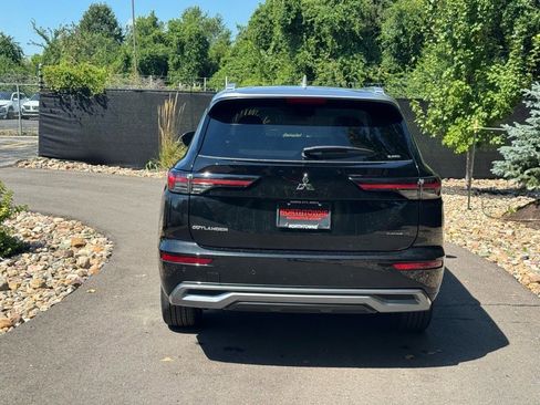 New 2025 Mitsubishi Outlander AWD image 4