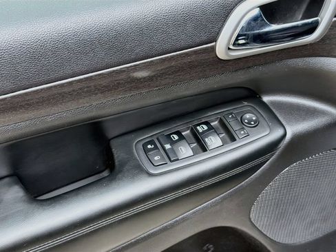 Used 2018 Jeep Grand Cherokee Laredo w/ All-Weather Capability Group AWD/4WD image 18
