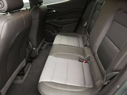 Used 2025 Chevrolet Trax LT FWD image 14