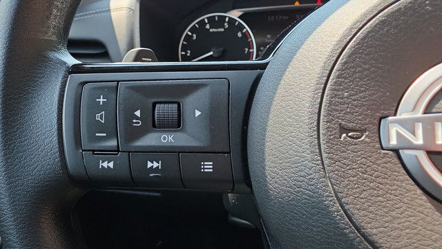 Used 2023 Nissan Rogue SV FWD image 18