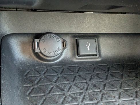 Used 2021 Toyota RAV4 LE image 22