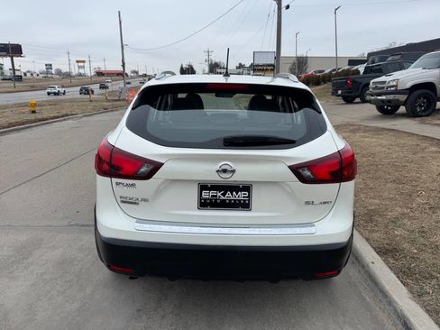 Used 2017 Nissan Rogue Sport SL w/ SL Premium Package image 4