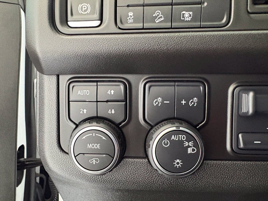 Used 2024 Chevrolet Tahoe Z71 w/ Z71 Off-Road Package AWD/4WD image 8