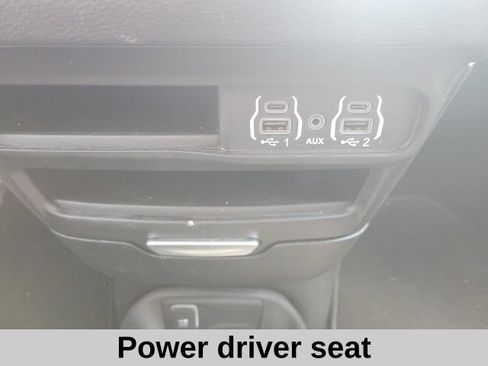 Used 2024 Chrysler Pacifica Touring FWD image 7