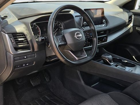 Used 2025 Nissan Rogue SV FWD image 32