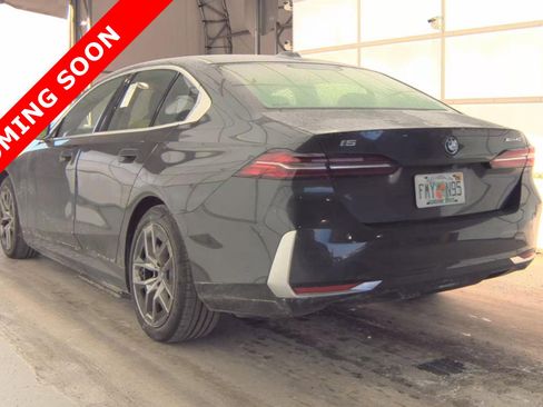 Used 2025 BMW i5 xDrive40 w/ Premium Package image 5