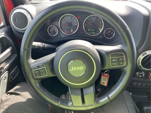 Used 2017 Jeep Wrangler Unlimited Sahara w/ Connectivity Group AWD/4WD image 29