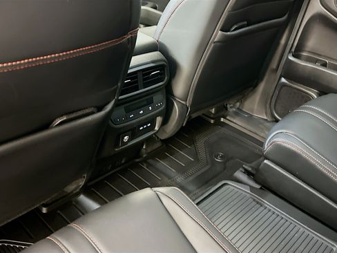 Used 2025 Honda Pilot TrailSport image 29