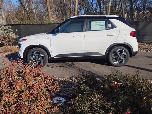 New 2026 Hyundai Venue SEL image 2