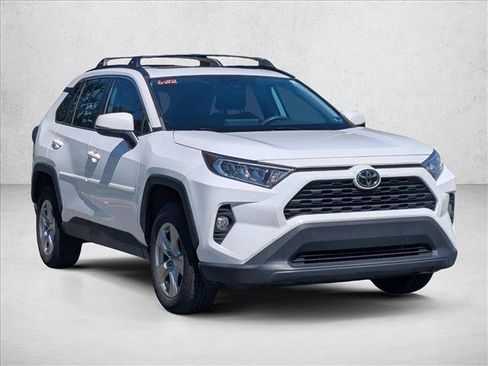 Used 2020 Toyota RAV4 XLE w/ Convenience Package FWD image 3