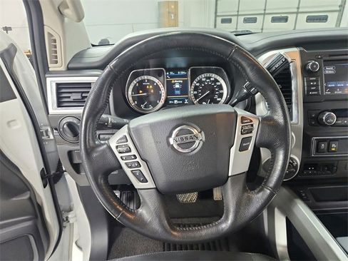 Used 2019 Nissan Titan SV w/ SV Convenience Package image 22