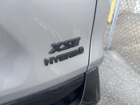 Used 2019 Toyota RAV4 XSE w/ Carpet Mat Package AWD/4WD image 9