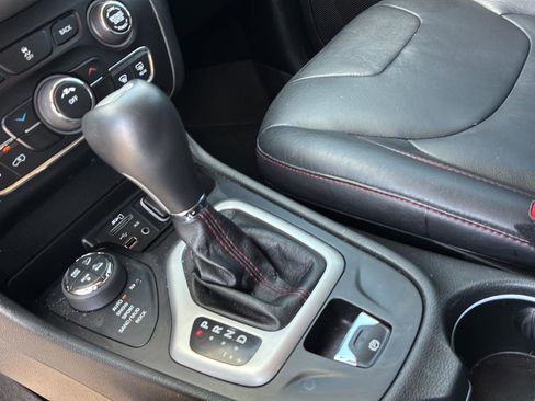 Used 2014 Jeep Cherokee Trailhawk w/ Leather Interior Group AWD/4WD image 33
