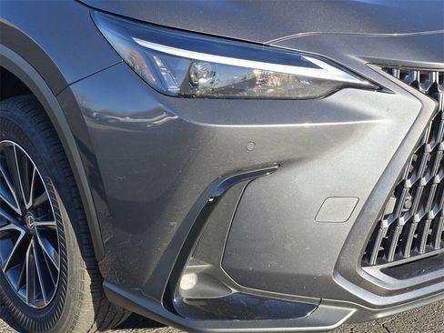 Used 2025 Lexus NX 250 FWD w/ Towing Package (2000 Lbs) image 9