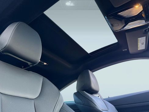 Used 2023 BMW M440i Coupe w/ Premium Package image 16