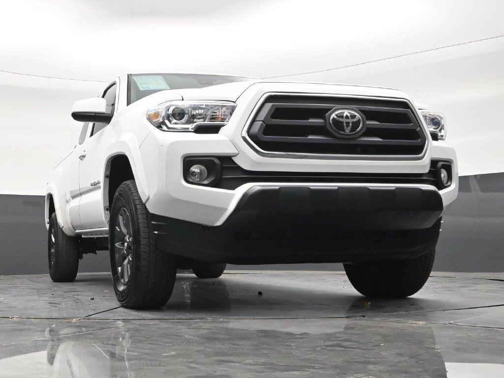 Used 2023 Toyota Tacoma SR5 w/ SR5 Appearance Package RWD image 26