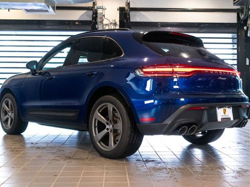 Certified 2025 Porsche Macan AWD/4WD image 3