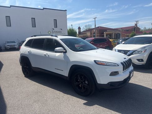 Used 2018 Jeep Cherokee Limited w/ High Altitude Package AWD/4WD image 6
