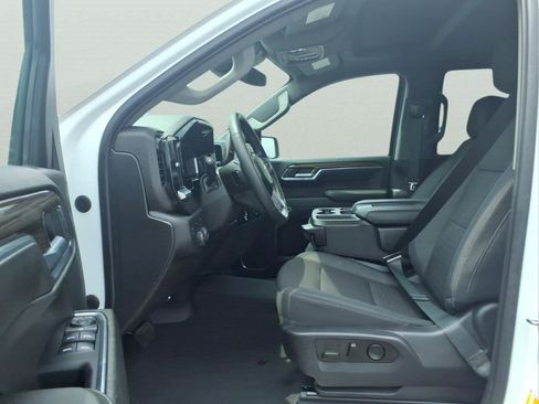 Used 2023 Chevrolet Silverado 1500 LT AWD/4WD image 17