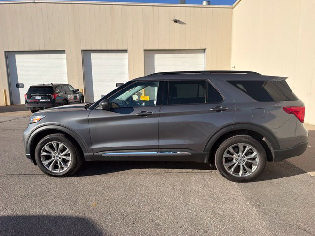 Used 2023 Ford Explorer XLT w/ Equipment Group 202A AWD/4WD image 7