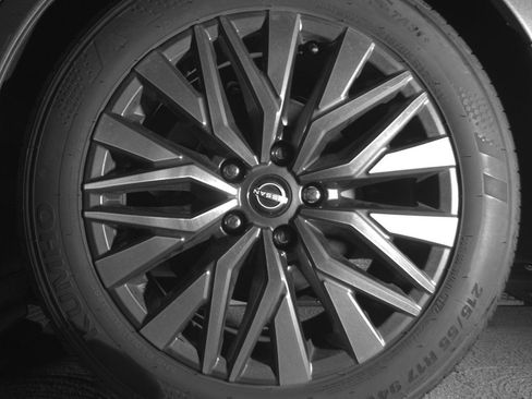 Used 2025 Nissan Altima 2.5 SV FWD image 14