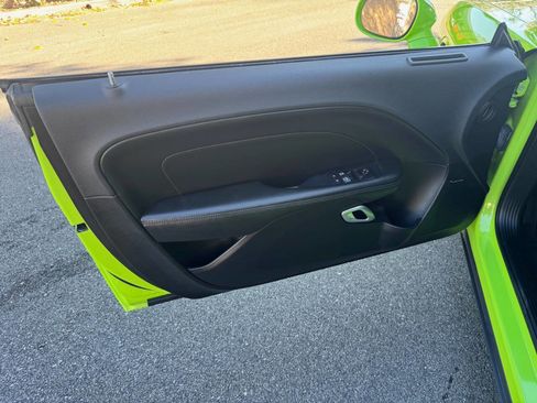 Used 2015 Dodge Challenger R/T Scat Pack w/ Leather Interior Group RWD image 12