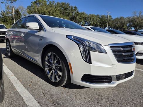 Used 2018 Cadillac XTS image 3