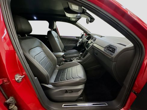 Used 2024 Volkswagen Tiguan SEL R-Line image 34