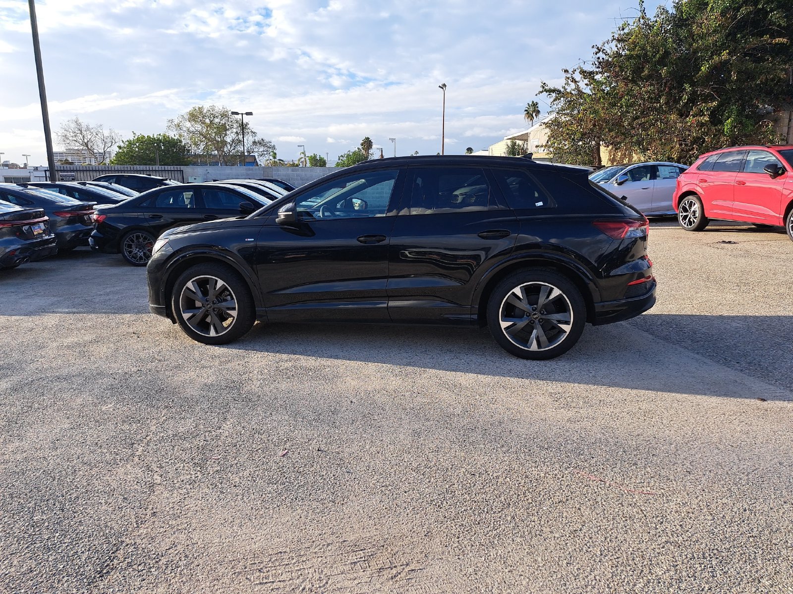 Used 2024 Audi Q4 e-tron Premium Plus AWD/4WD image 8