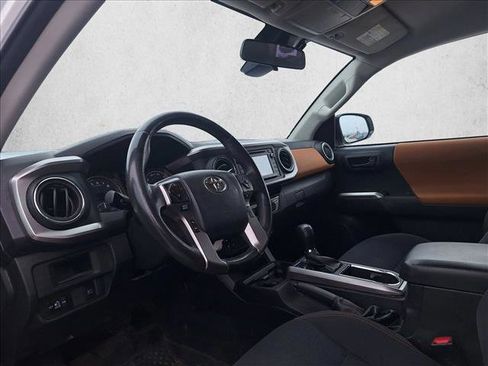 Used 2018 Toyota Tacoma SR5 image 9