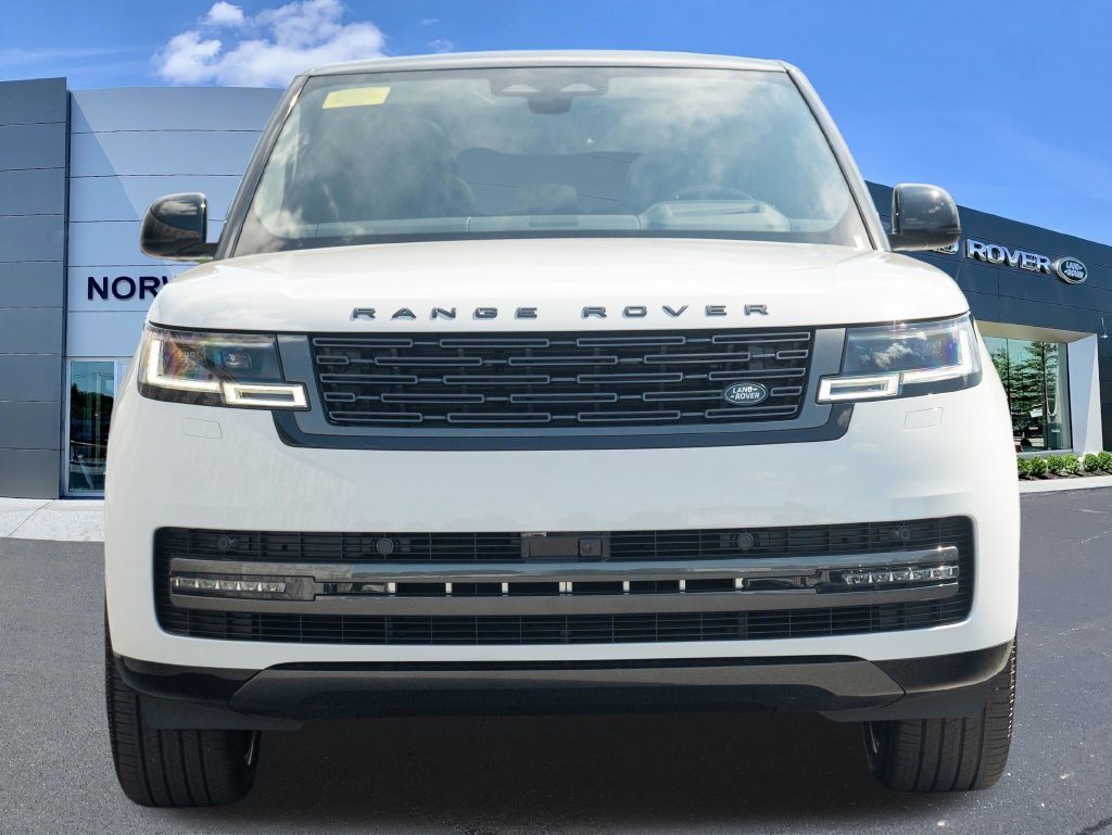 New 2026 Land Rover Range Rover Long Wheelbase SE AWD/4WD image 2