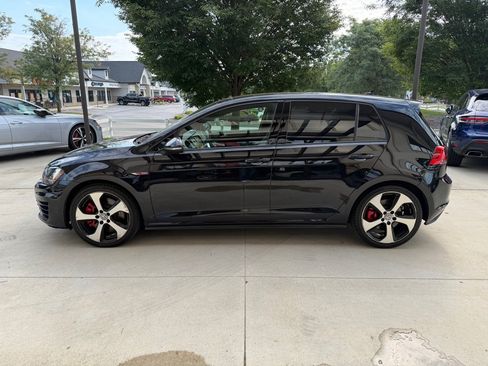 Used 2017 Volkswagen GTI SE FWD image 6