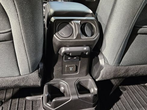 Used 2024 Jeep Wrangler Unlimited Sahara AWD/4WD image 35