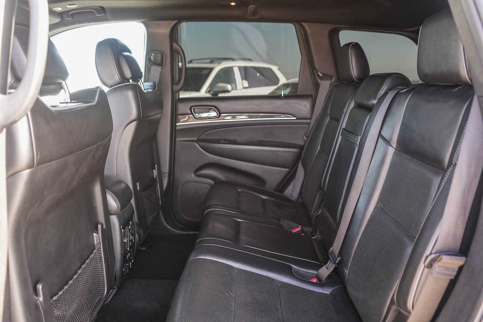 Used 2019 Jeep Grand Cherokee Overland AWD/4WD image 18