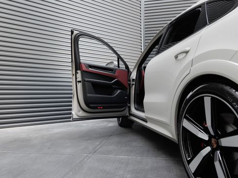 Certified 2026 Porsche Cayenne GTS AWD/4WD image 14