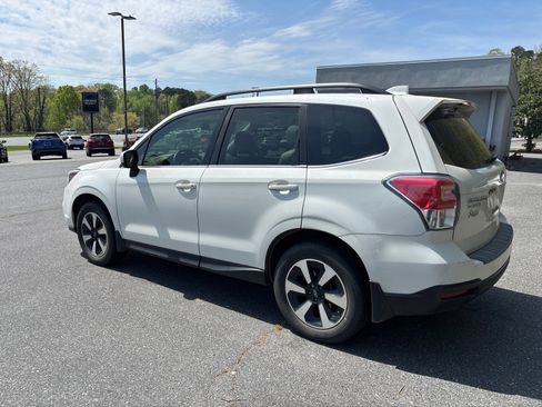 Used 2018 Subaru Forester 2.5i Limited image 5