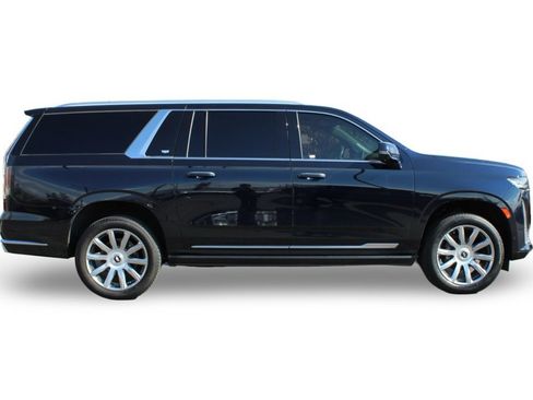 Used 2022 Cadillac Escalade ESV Premium Luxury Platinum image 4