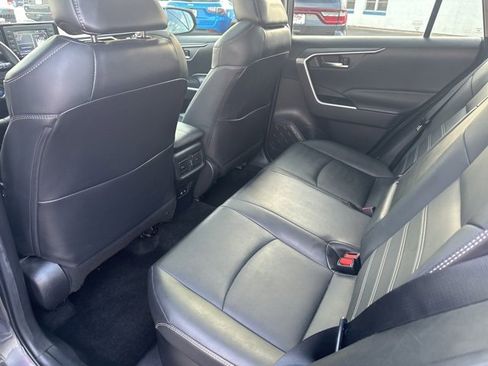 Used 2022 Toyota RAV4 XLE Premium image 20
