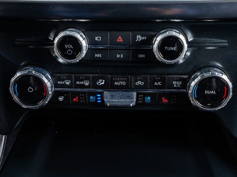 Used 2025 Ford F150 Lariat w/ Equipment Group 502A High image 27