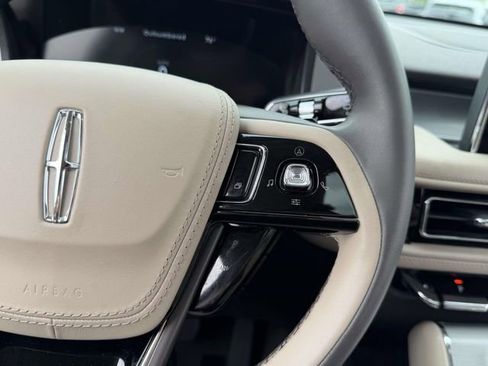 Used 2023 Lincoln Aviator AWD w/ Premium Package image 30