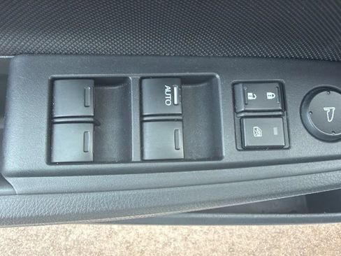 Used 2012 Honda Accord LX image 18