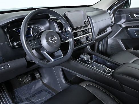 Certified 2024 Nissan Pathfinder SL image 12
