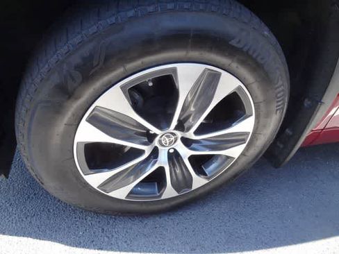 Used 2023 Toyota Highlander XLE FWD image 17