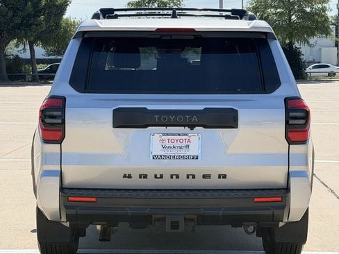Used 2025 Toyota 4Runner SR5 RWD image 5