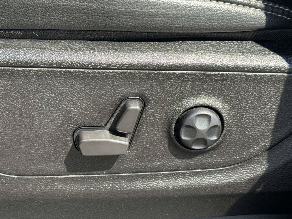 Used 2022 RAM 1500 Rebel AWD/4WD image 29