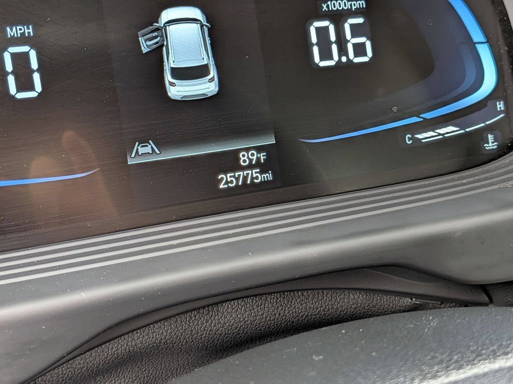 Used 2025 Hyundai Venue SEL FWD image 18
