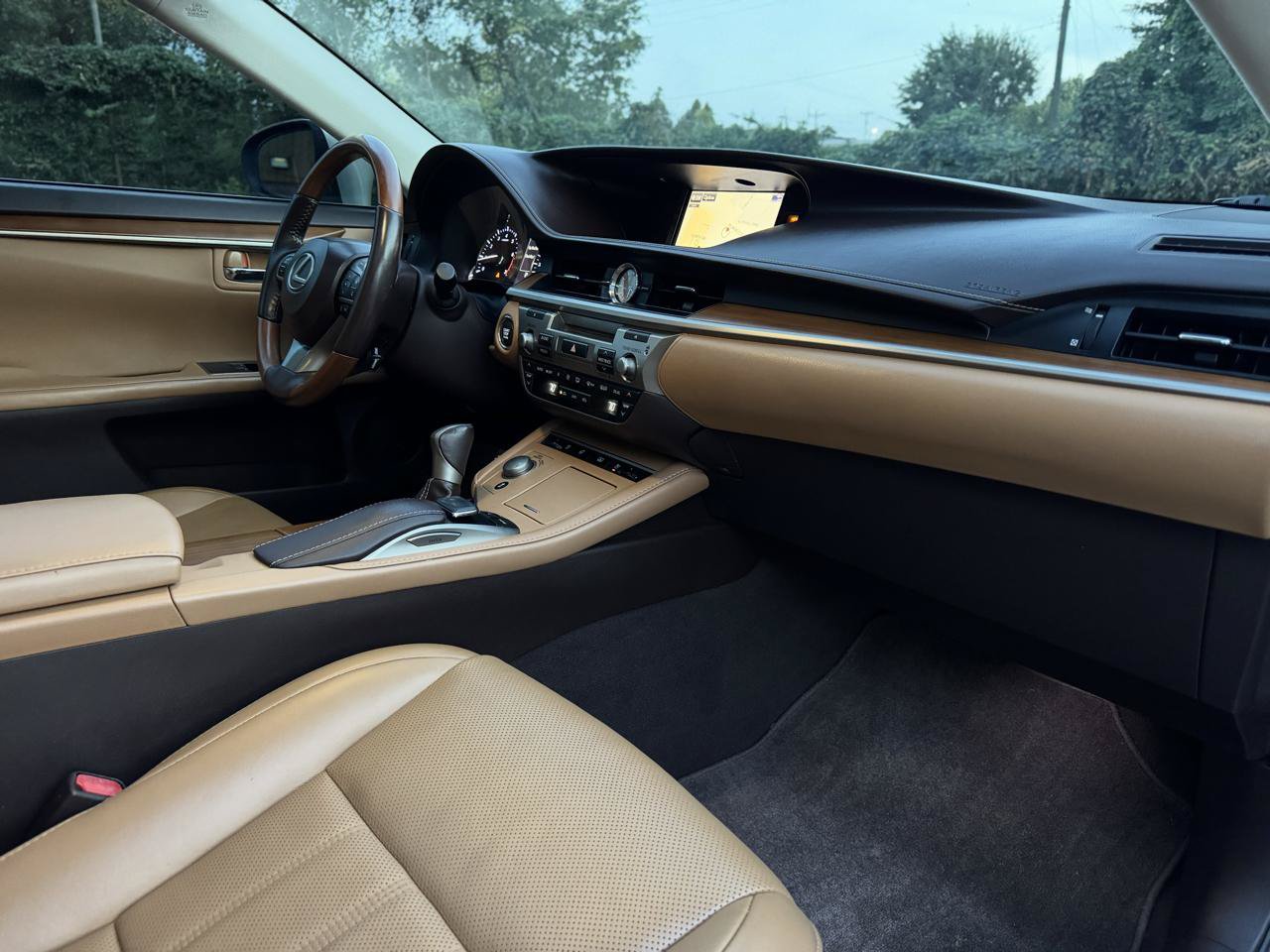 Used 2016 Lexus ES 350 w/ Luxury Package w/Wood Trim FWD image 23